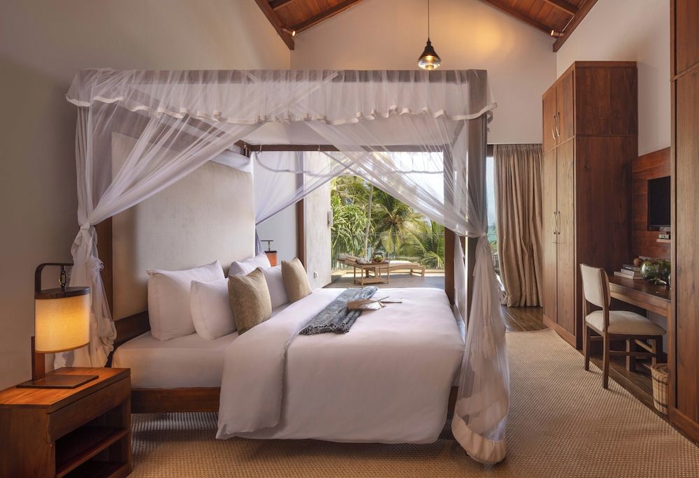 Villa Blu Master Suite with Bathtub 2