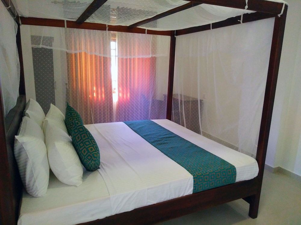 undefined OYO 348 Ocean Bay Surf Resort 9
