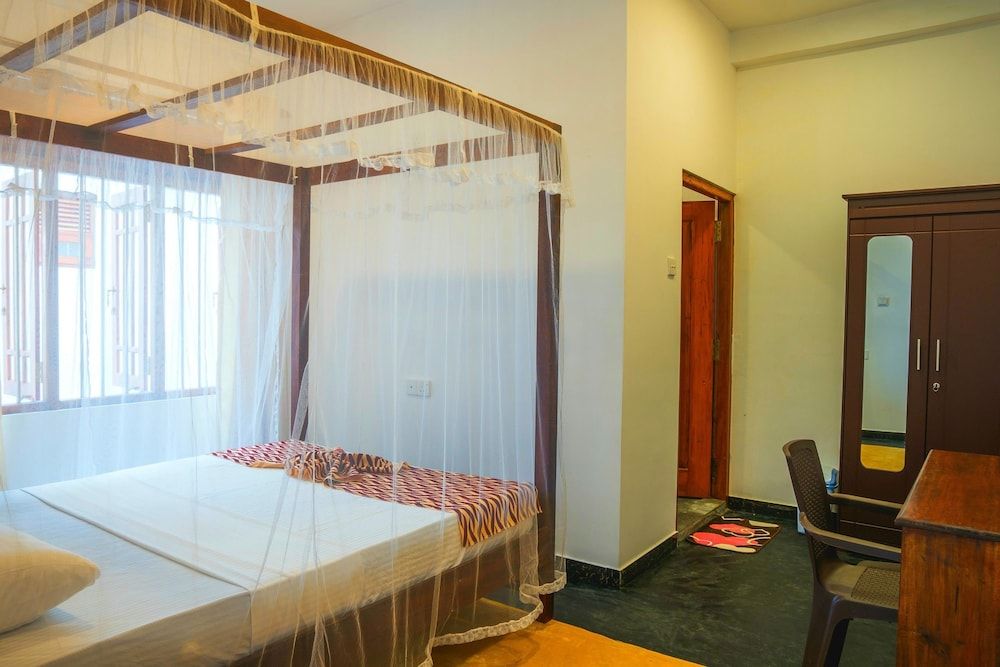 undefined OYO 348 Ocean Bay Surf Resort 8