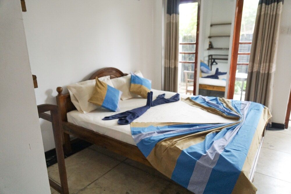 Palms Friendly House Basic Double Room, Non Smoking