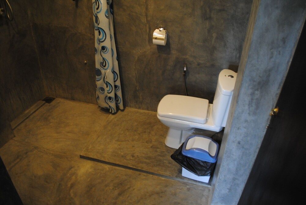 Kaori Cafe and Villa Standard Room, 2 Twin Beds, Private Bathroom 3