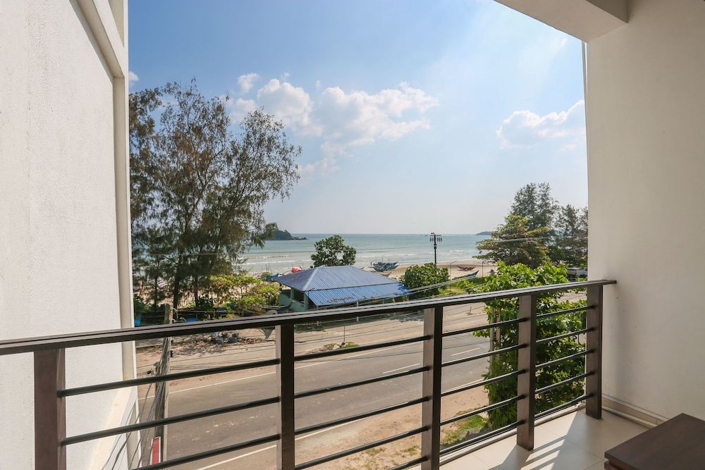 Twenty Two Binaweli Deluxe Triple Room, Multiple Beds, Non Smoking, Pool View 4