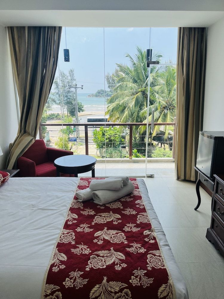 Bayfront Luxury Room 37