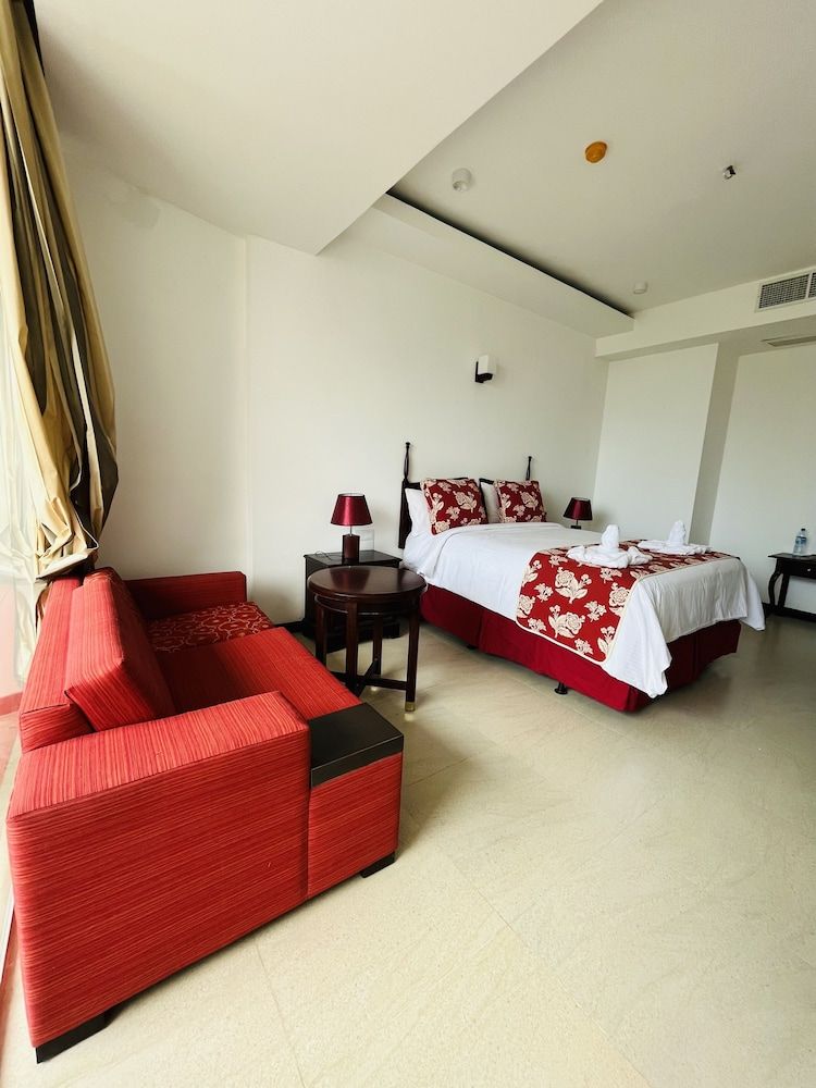 Bayfront Luxury Room 13