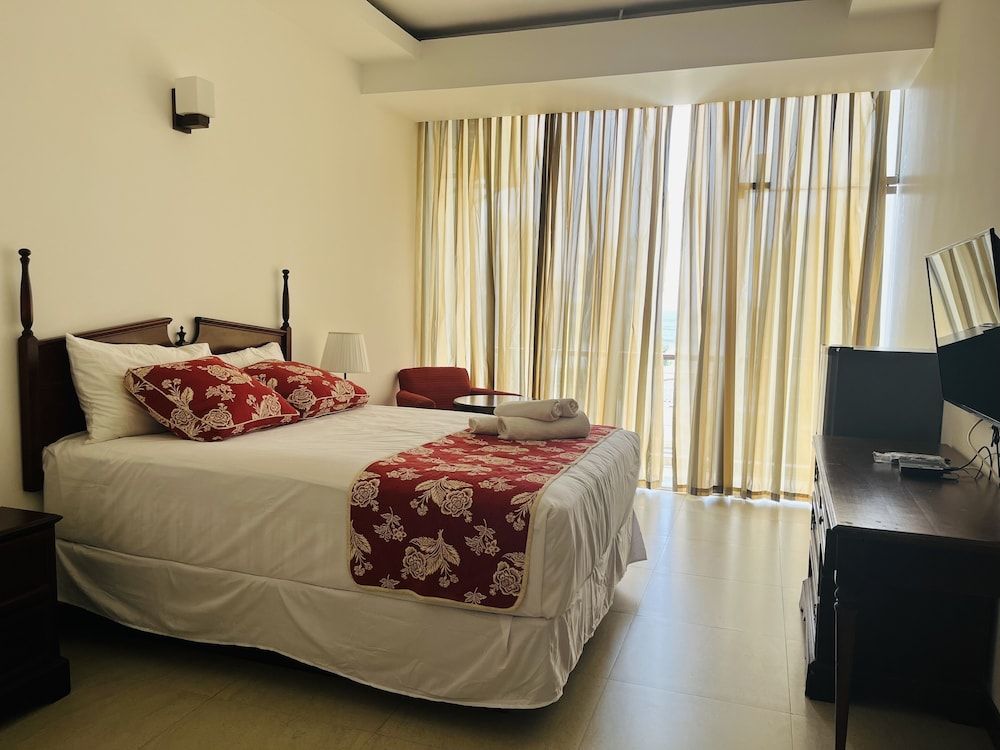 Bayfront Luxury Room 16