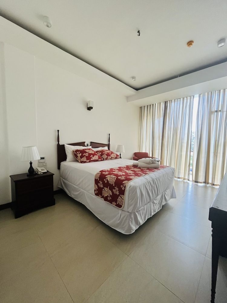 Bayfront Luxury Room 17