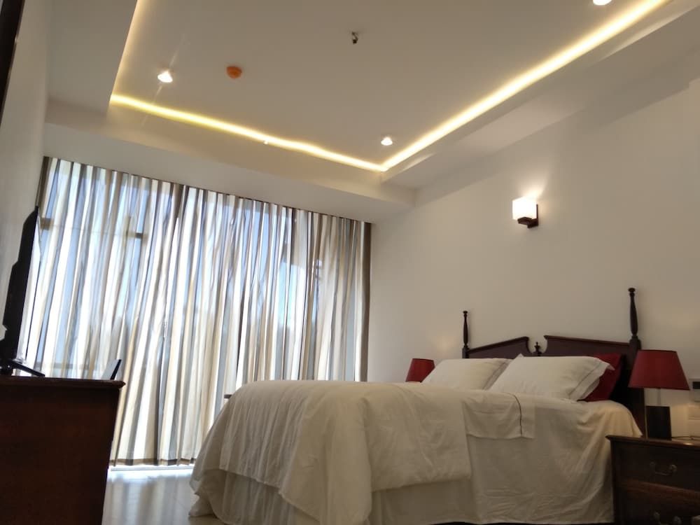 Bayfront Deluxe Room 4