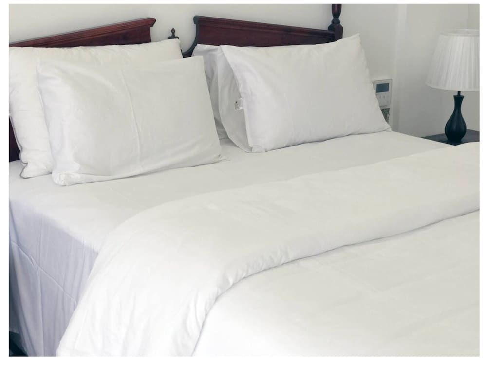 Bayfront Deluxe Room 6