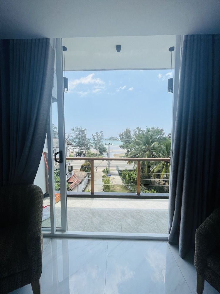 Bayfront Luxury Room 25