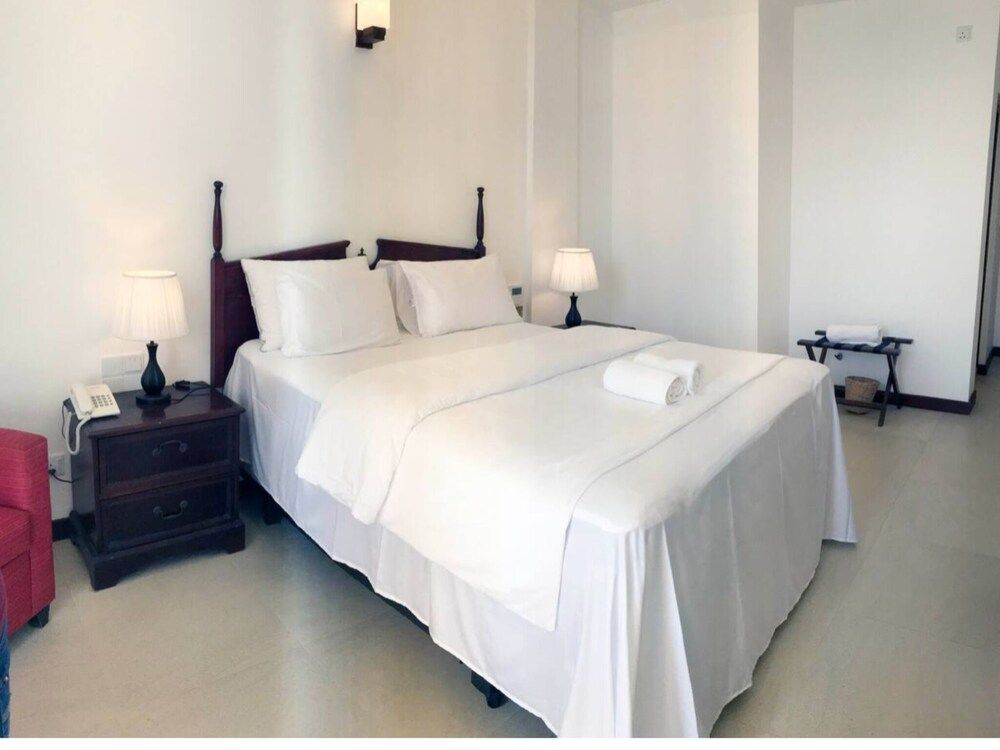 Bayfront Deluxe Room 10