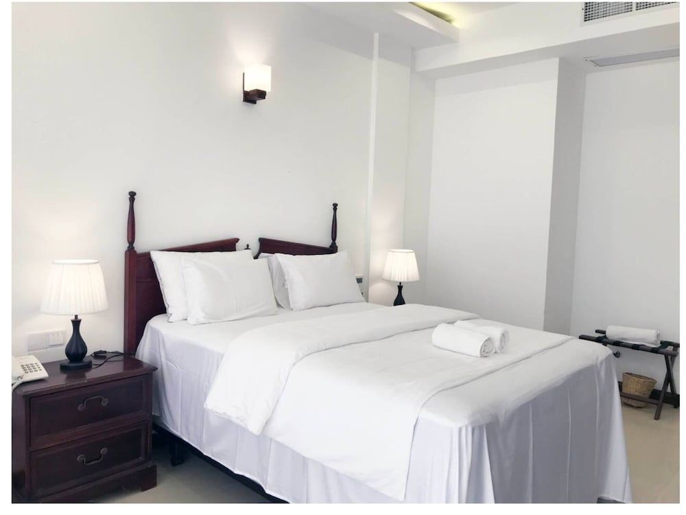 Bayfront Deluxe Room 9