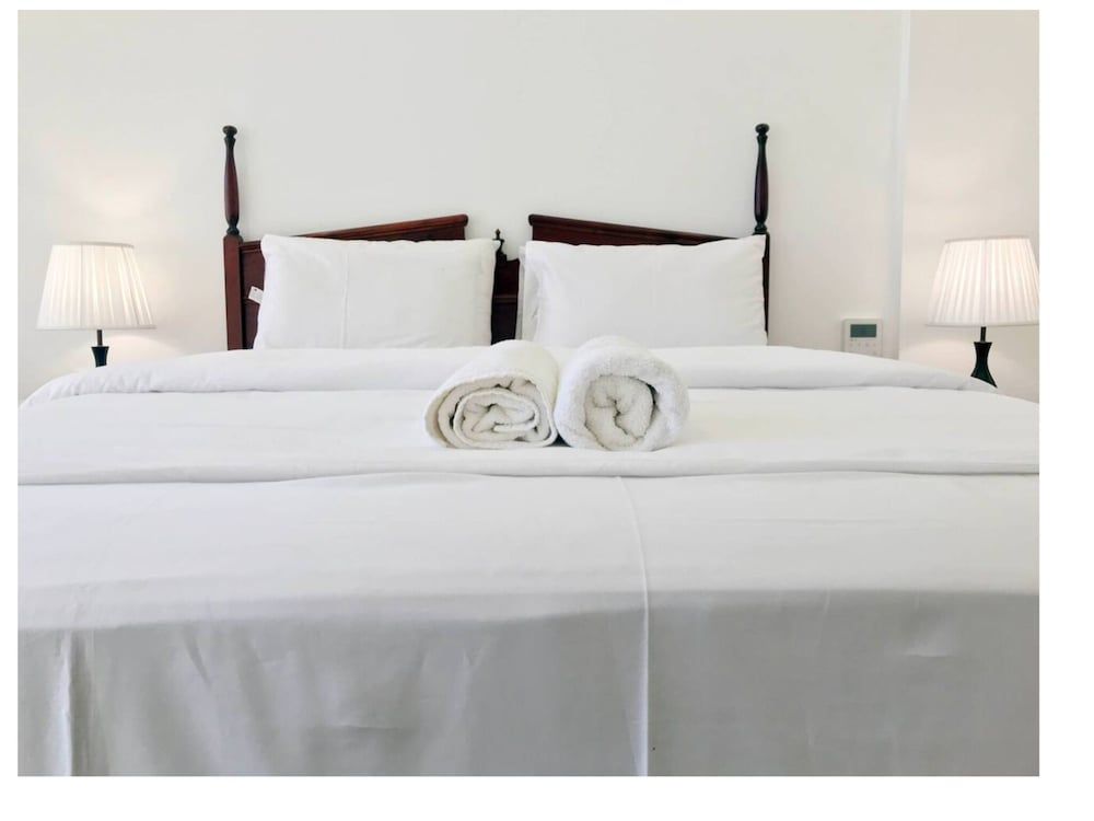 Bayfront Deluxe Room 11