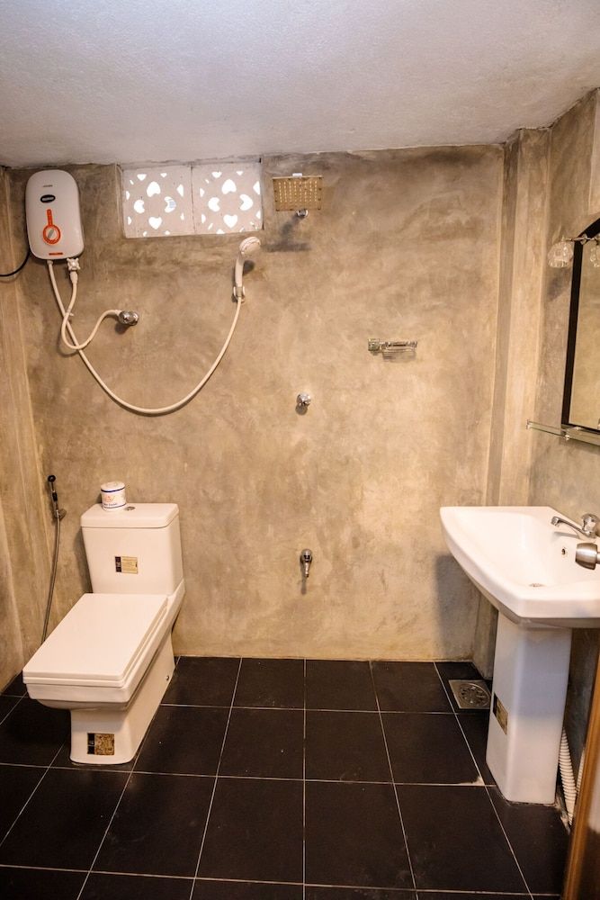 Unbound Hostel Deluxe Double Room 3