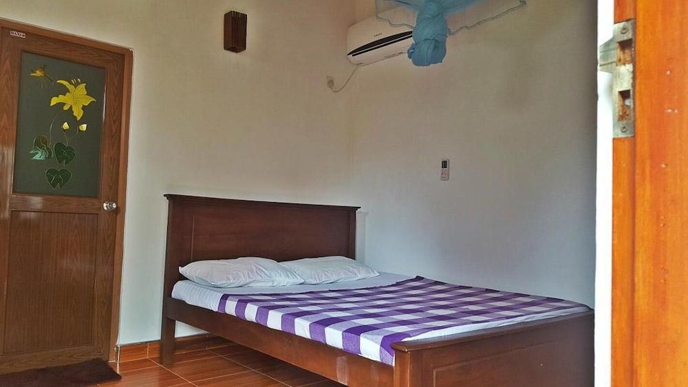 undefined 100 Step Beach White House 2