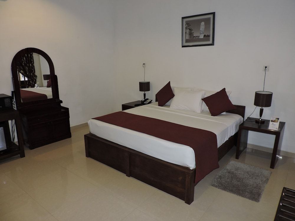 Economy Room, 1 King Bed, Non Smoking