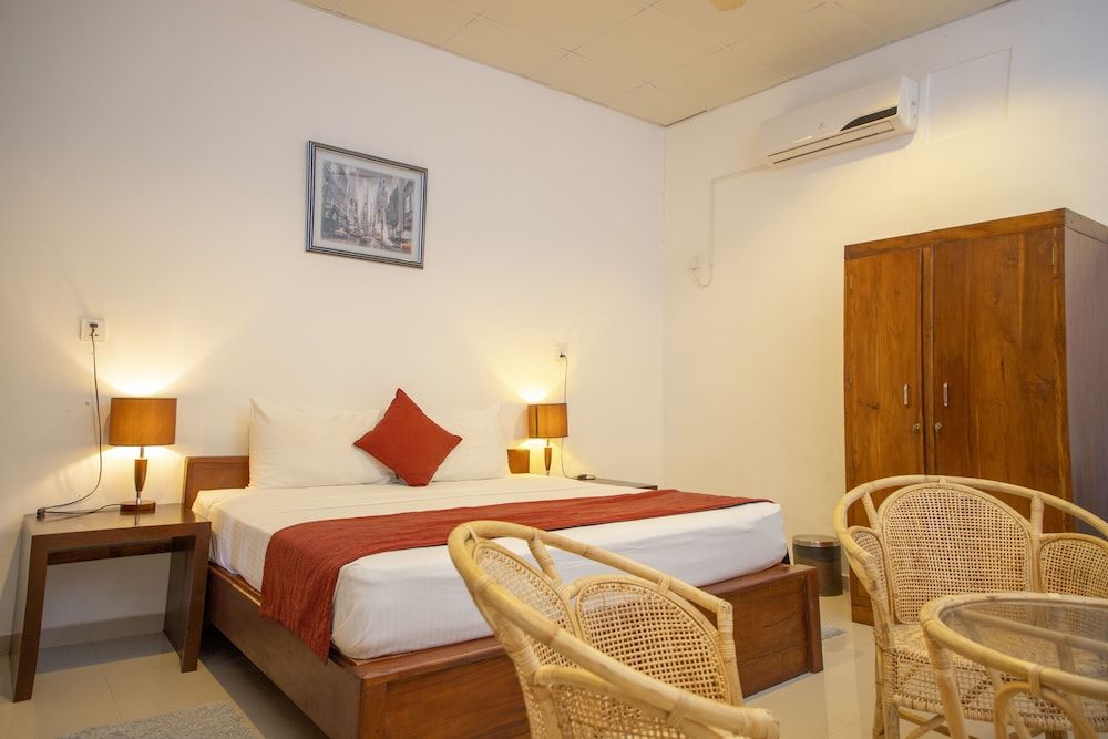 Economy Room, 1 King Bed, Non Smoking