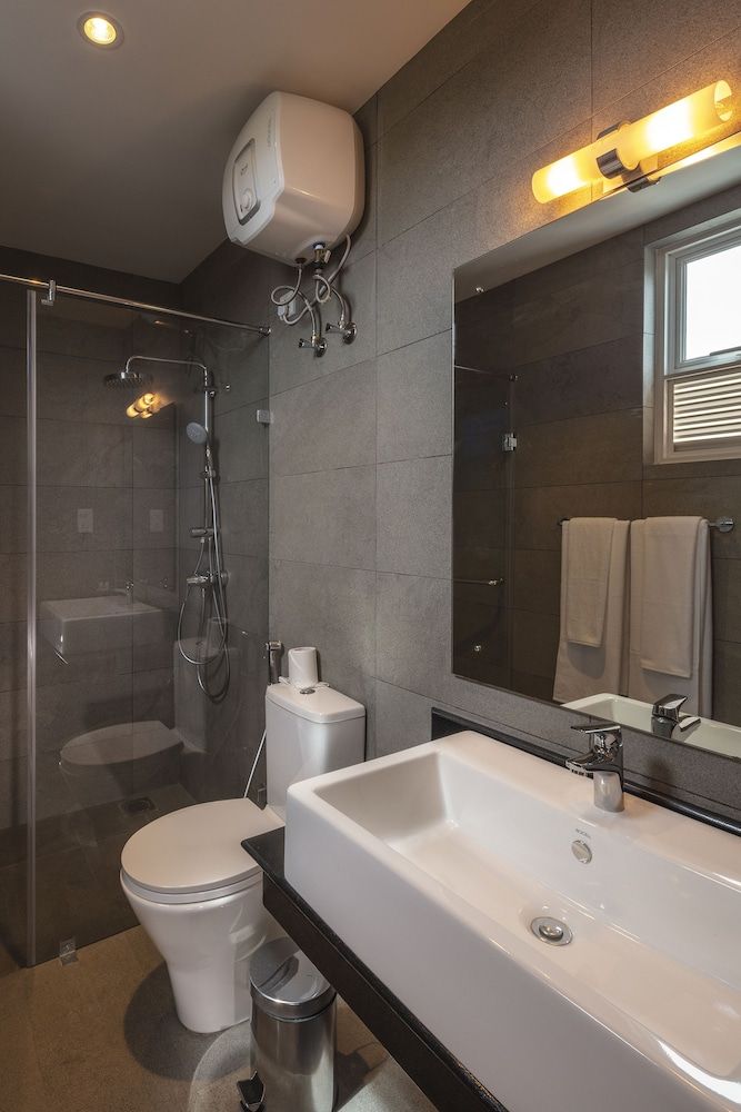 CASAMIA Oceanfront Condo Nilaveli Luxury Apartment, Multiple Beds, Accessible, Ocean View 9