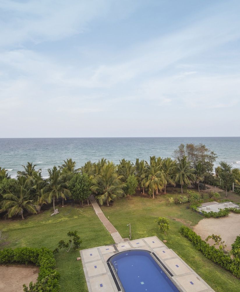 CASAMIA Oceanfront Condo Nilaveli Luxury Apartment, Multiple Beds, Accessible, Ocean View 10