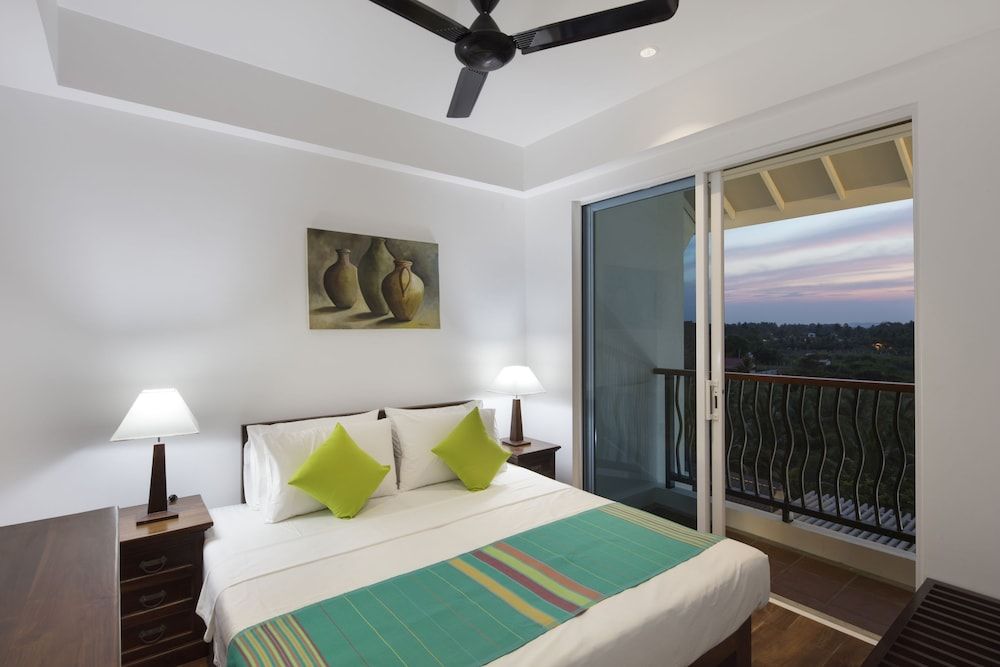 CASAMIA Oceanfront Condo Nilaveli Luxury Apartment, Multiple Beds, Accessible, Ocean View 4