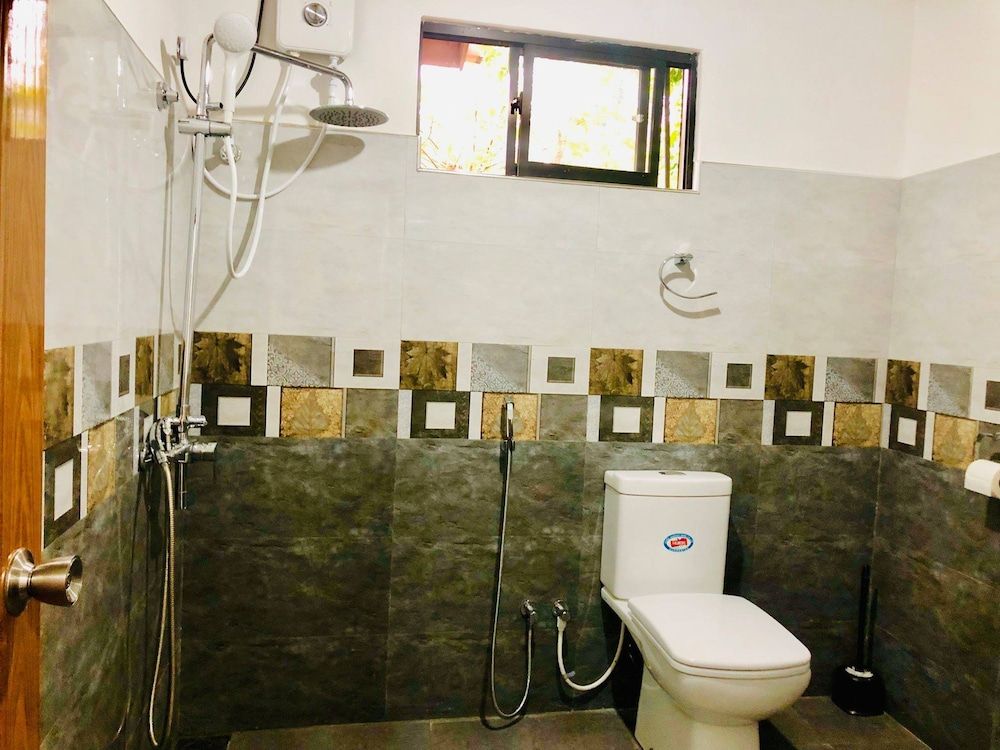 Family Ties GUEST INN Double Room, 1 Double Bed, Non Smoking 5