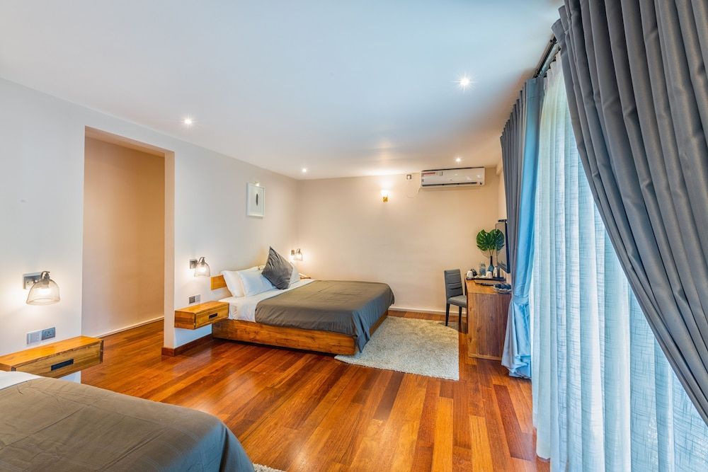 Family Room, 1 King Bed, Non Smoking, Garden View