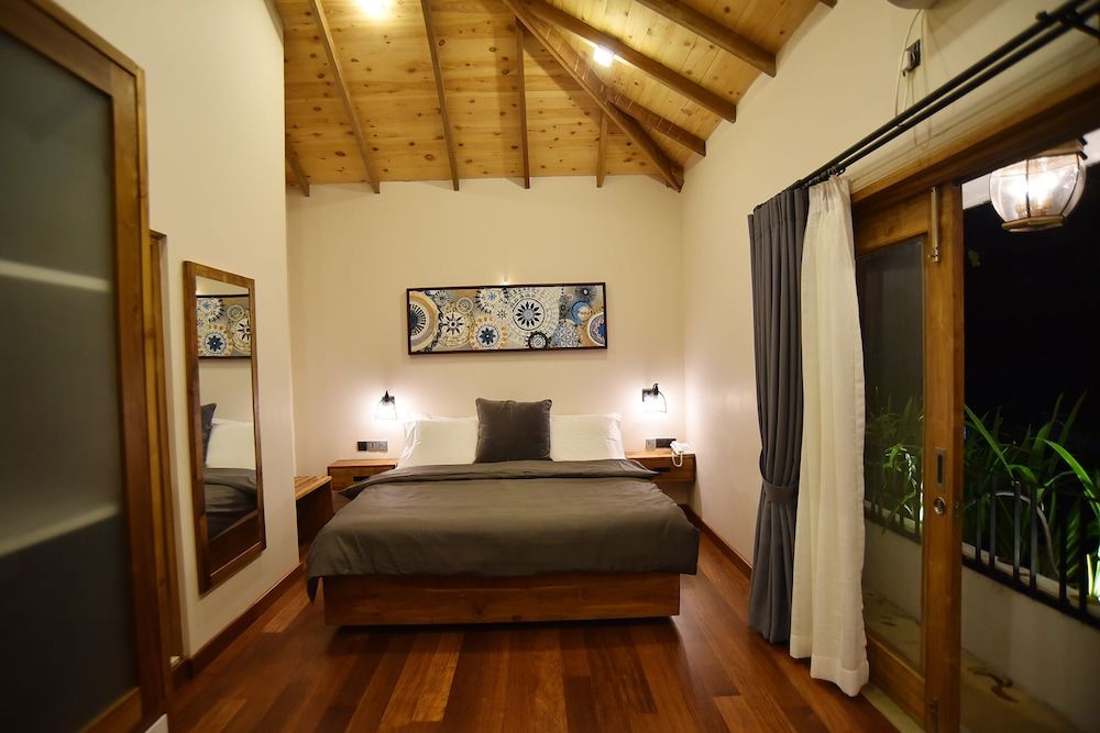 Deluxe Double Room, 1 King Bed, Non Smoking, Garden View