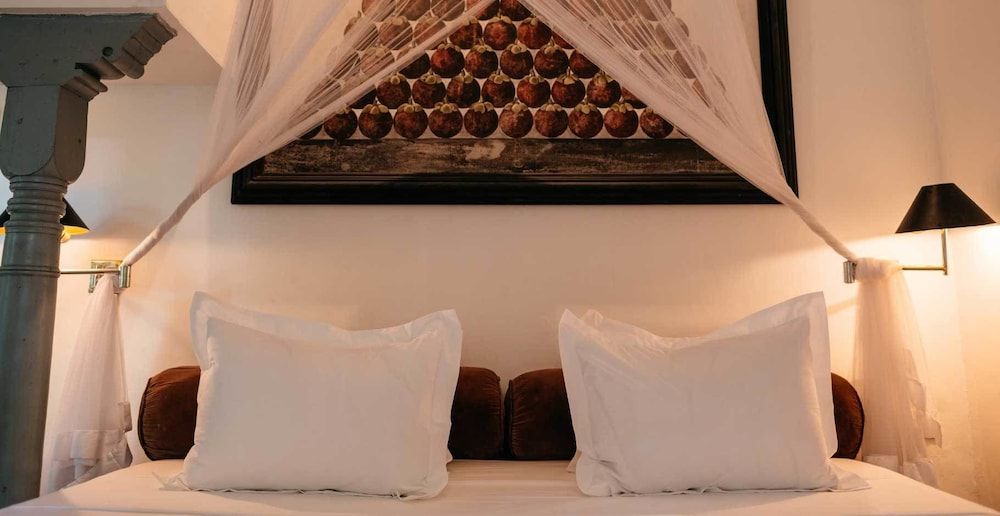 Boutique 87 Lake View Room 3