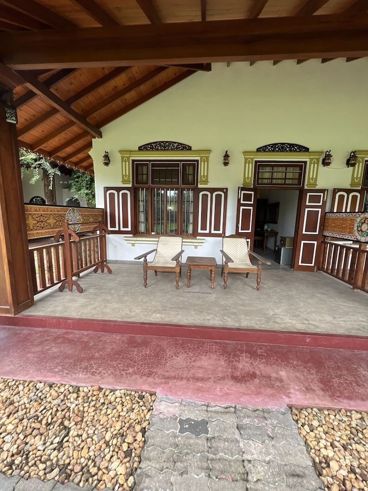 undefined Sandali  Walauwa 9
