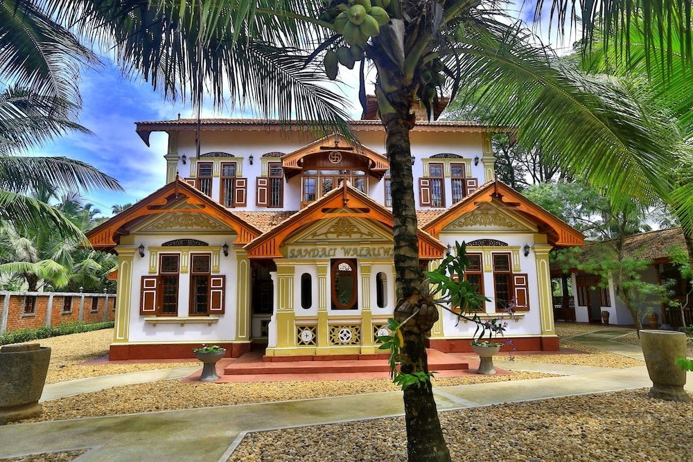 undefined Sandali  Walauwa