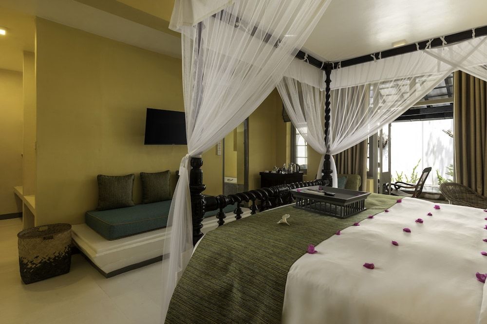Pool Suite