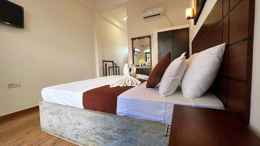 Sea Pink Residence Bentota Apartment, 2 Bedrooms, Accessible, Smoking 2