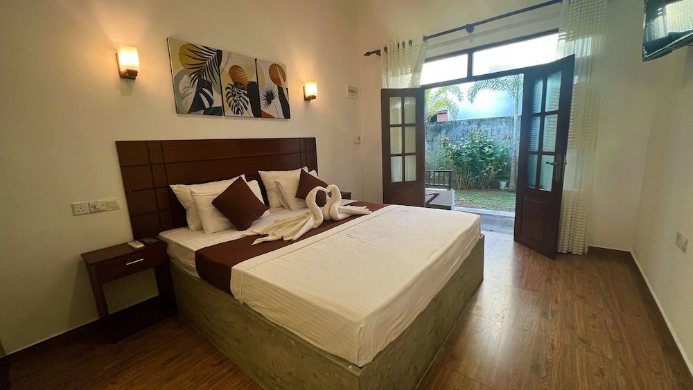 Sea Pink Residence Bentota Apartment, 2 Bedrooms, Accessible, Smoking 5