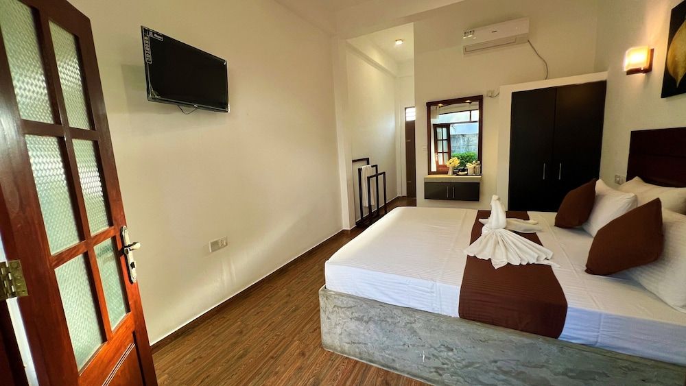 Sea Pink Residence Bentota Apartment, 2 Bedrooms, Accessible, Smoking 9