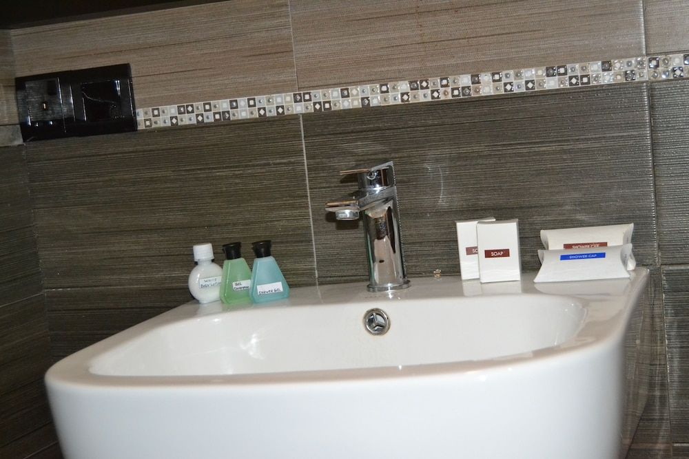 Ayubowan Resorts Deluxe Double Room 9