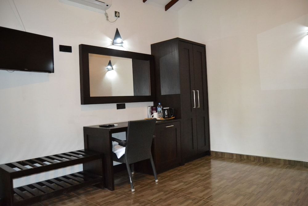 Ayubowan Resorts Deluxe Double Room 3