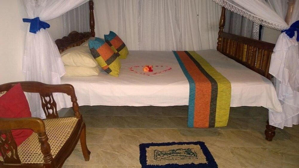 undefined New Green Hut Inn & Restaurant 8