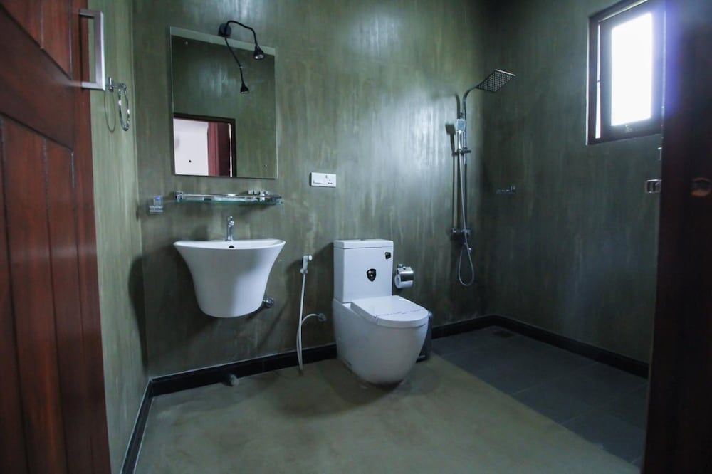 Ceyloni hotel Deluxe Double Room 8