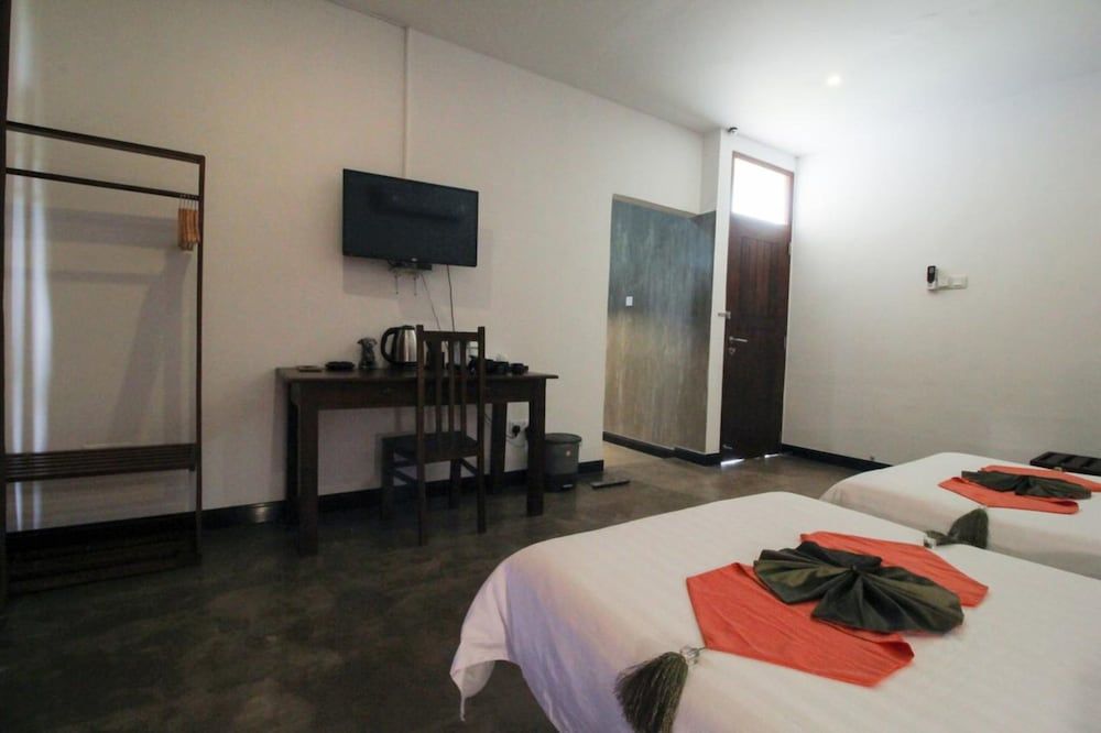 Ceyloni hotel Deluxe Double Room 6