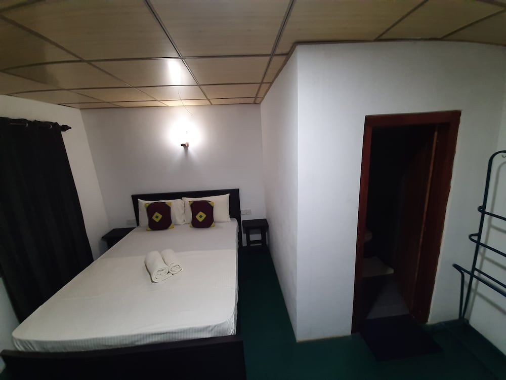 priya homestay kandalama Traditional Villa