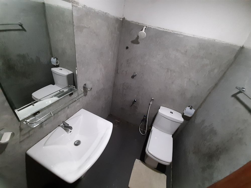 priya homestay kandalama Traditional Villa 8