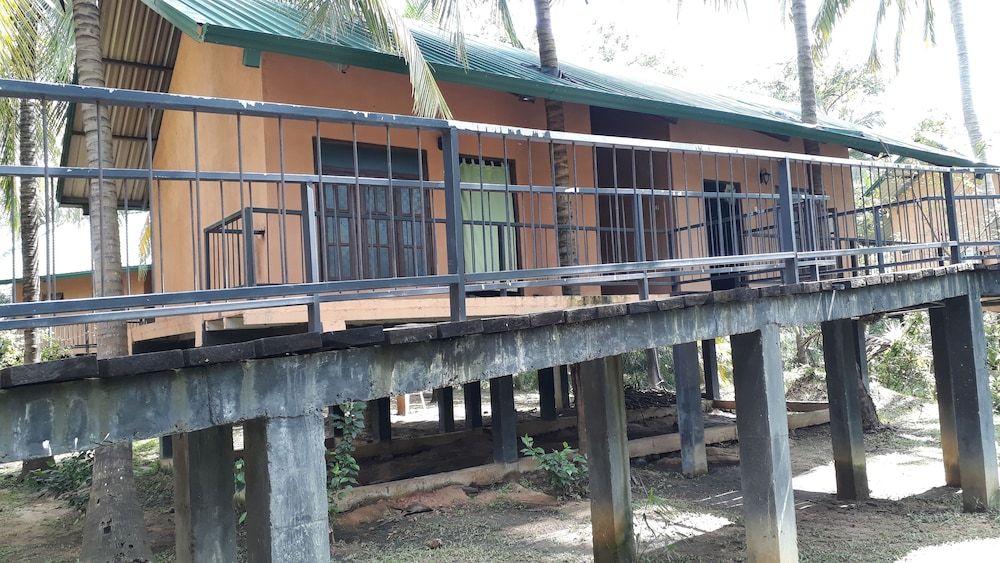 undefined Isiwara Paura Ayurvedic lodge