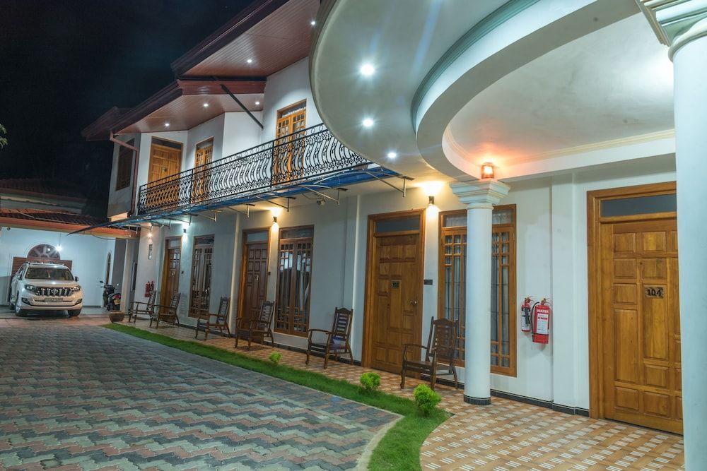 undefined L's Lanka 10