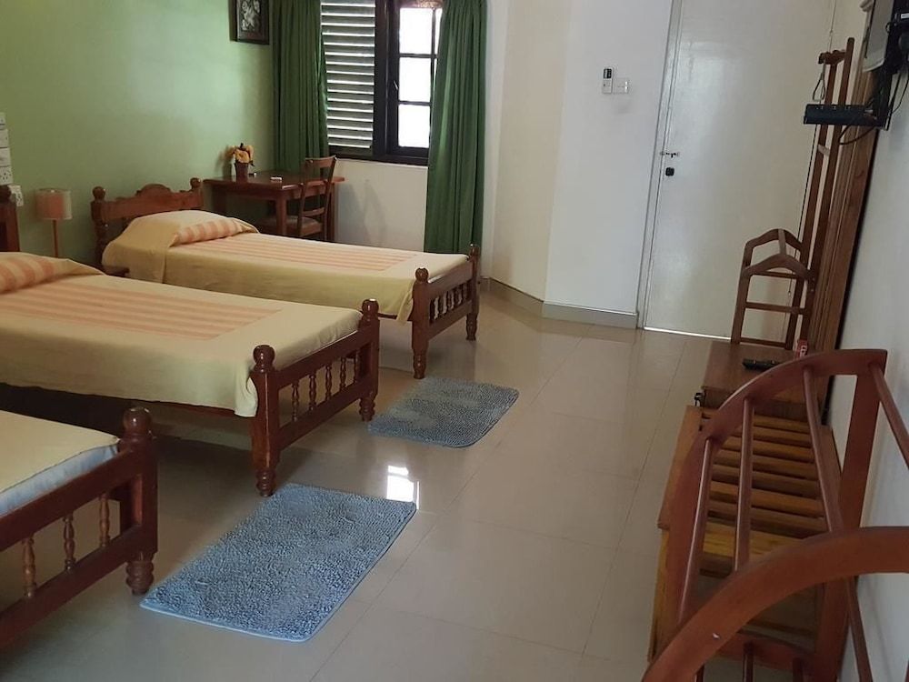 Wood Side Tour Inn Family Triple Room 2