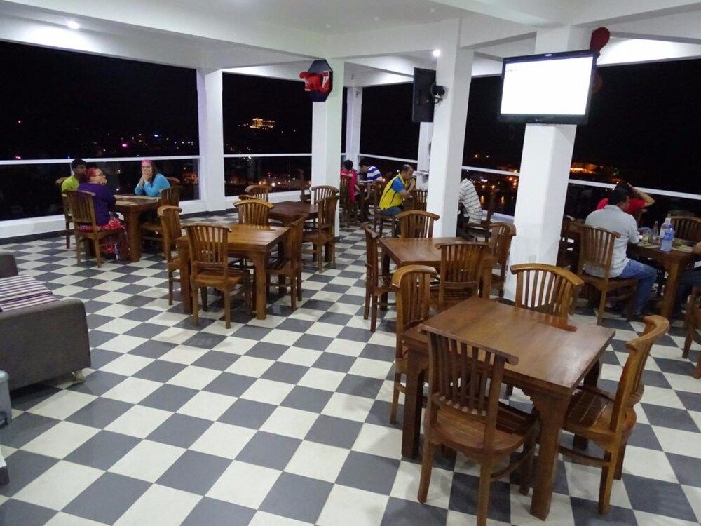 undefined Kandy Supreme Hotel 8
