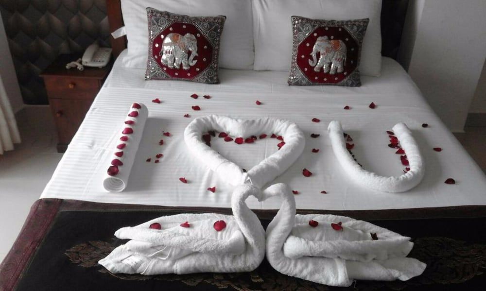 Kandy Supreme Hotel Deluxe Double or Twin Room, Lake View 7