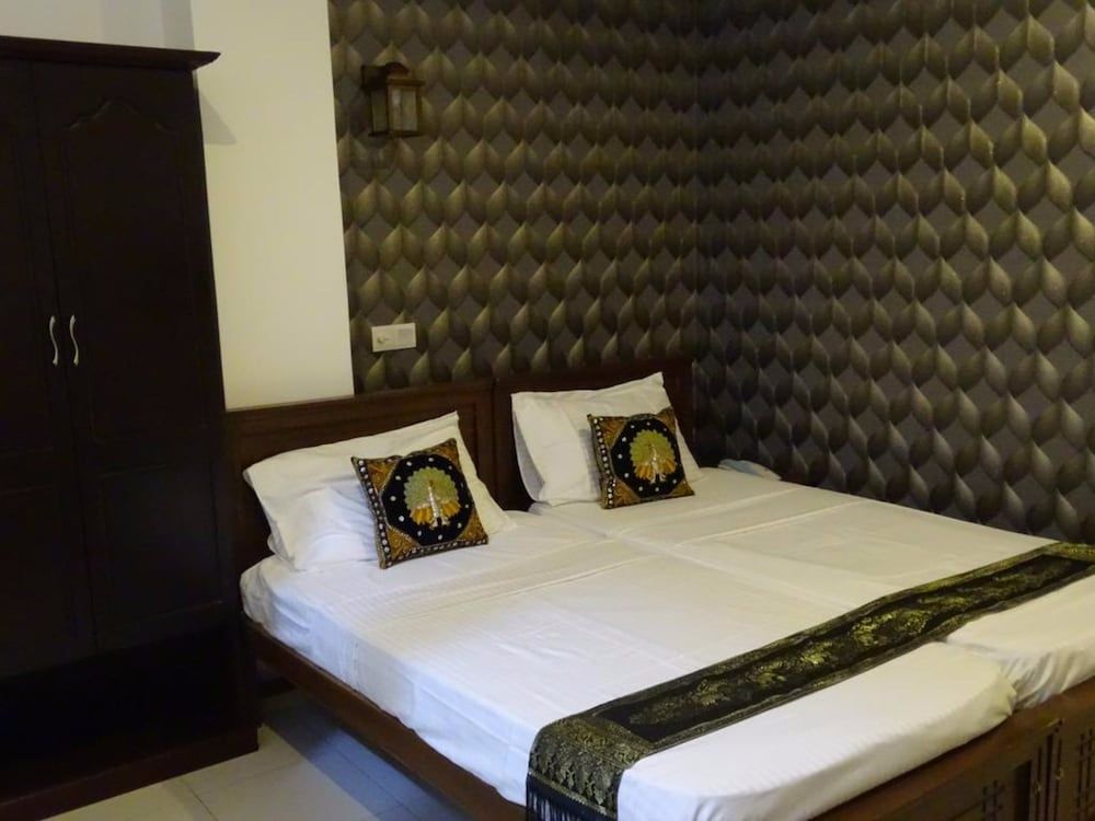 Kandy Supreme Hotel Deluxe Double or Twin Room, Lake View 6