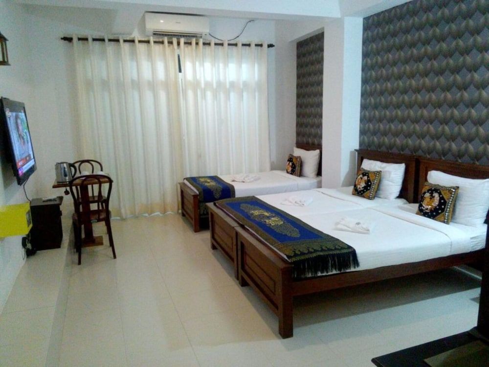 Kandy Supreme Hotel Deluxe Double or Twin Room, Lake View 4