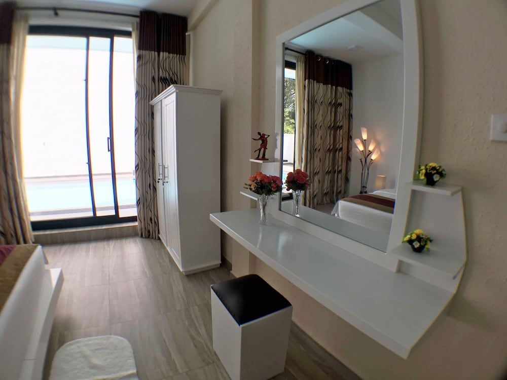 Royal Mansion Luxury Villa Deluxe Double Room, 1 King Bed, Non Smoking 2