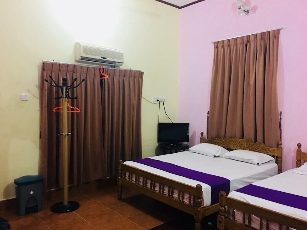 Yarl Crown Inn Family Room, 2 Double Beds, Non Smoking 3