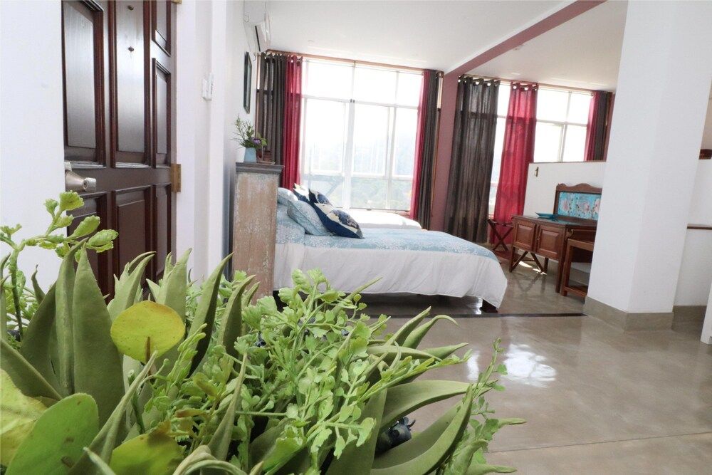Bougan villa kandy Luxury Quadruple Room